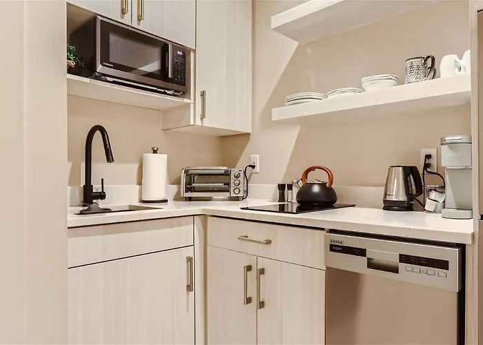 Serenity At Sloan\'S 1-Br With A Modern Twist