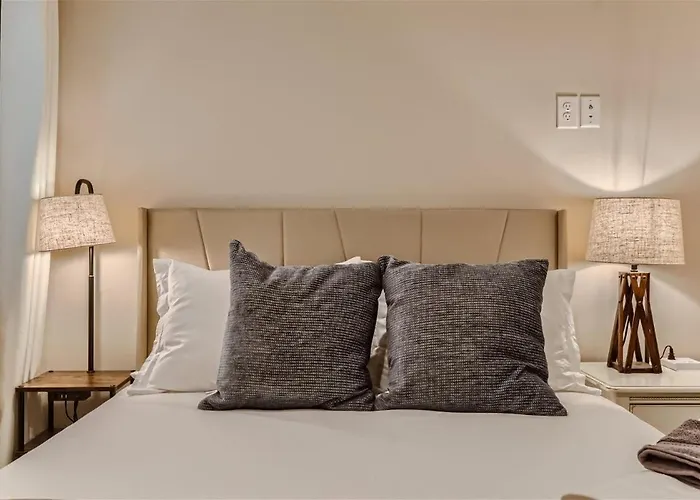 Serenity At Sloan\'S 1-Br With A Modern Twist